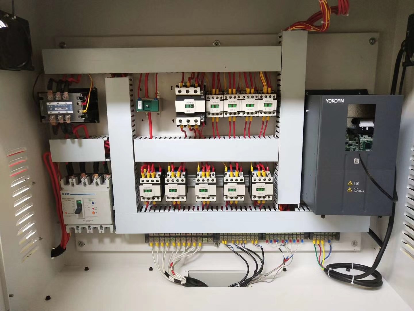 鴻業(yè)興機(jī)械HYRP-65型熔噴機(jī)出貨！(圖5)